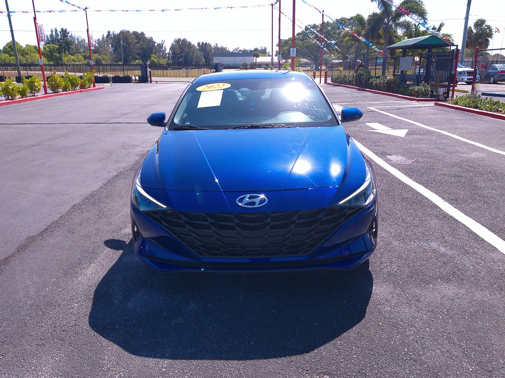 2022 Hyundai Elantra SEL's photo