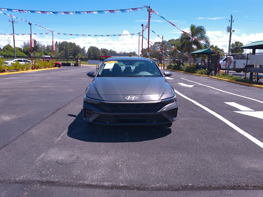 2024 Hyundai Elantra SEL's photo